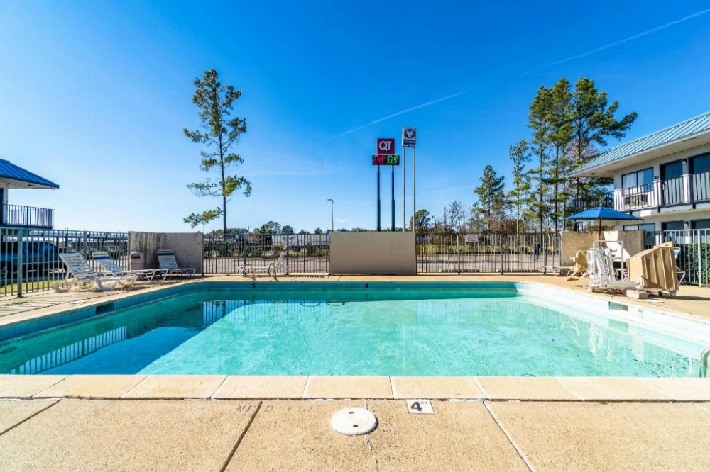 Xpress Inn & Extended Stays Image 12