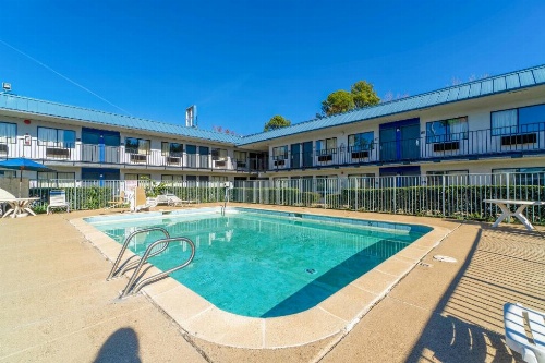 Xpress Inn & Extended Stays image 47